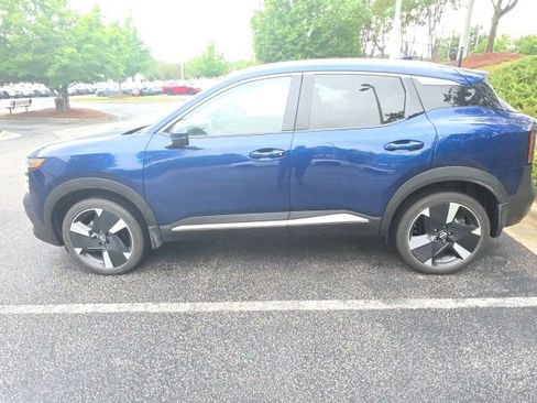 Used 2025 Nissan Kicks SR w/ SR Premium Package FWD image 9