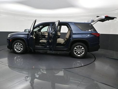 Used 2022 Chevrolet Traverse LS FWD image 33