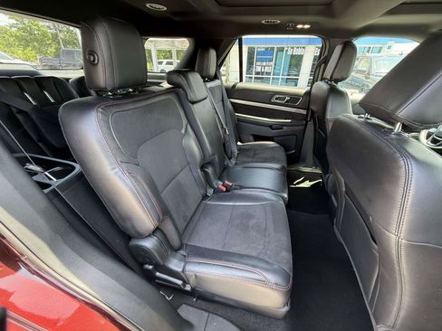 Used 2019 Ford Explorer XLT w/ Equipment Group 202A AWD/4WD image 31