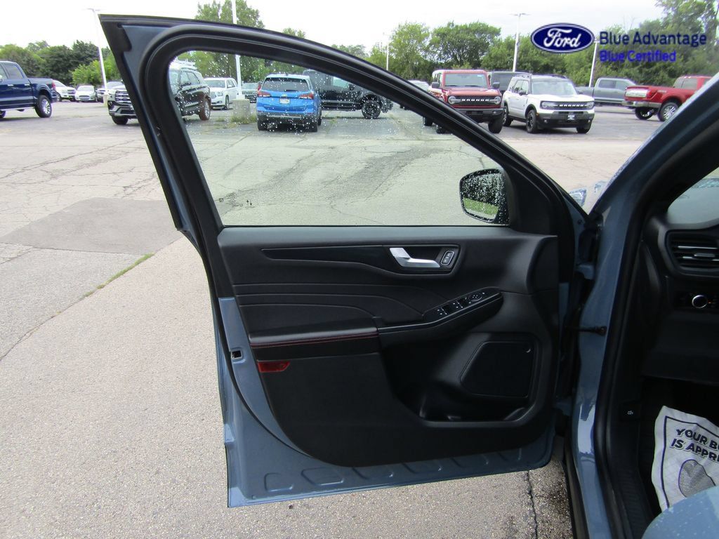 Certified 2025 Ford Escape ST-Line w/ Tech Pack #1 AWD/4WD image 19