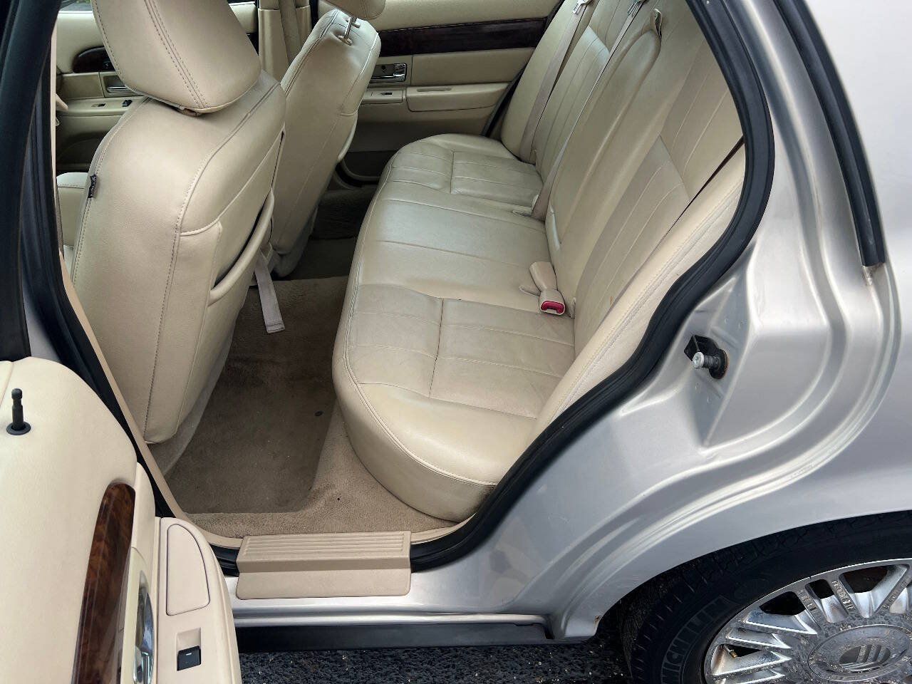 Used 2010 Mercury Grand Marquis LS RWD image 23