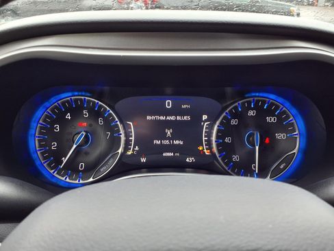 Used 2024 Chrysler Pacifica Touring-L image 16