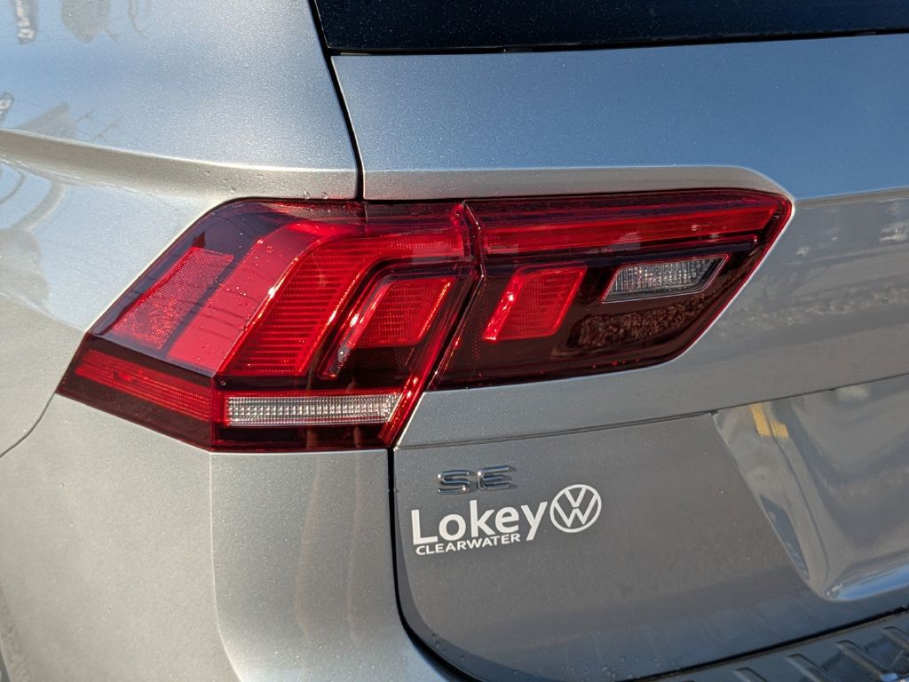 Certified 2023 Volkswagen Tiguan SE R-Line FWD image 8