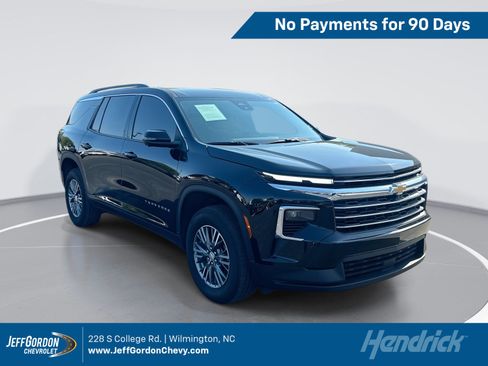 Used 2026 Chevrolet Traverse LT w/ Driver Confidence Package FWD image 1