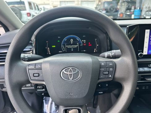 Used 2025 Toyota Camry LE FWD image 25