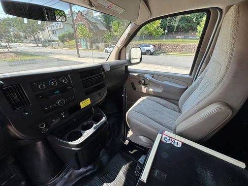 Used 2011 Chevrolet Express 2500 image 17