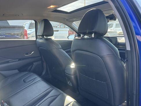 Used 2025 Hyundai Elantra SEL image 12