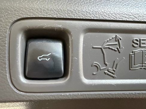 Used 2018 Ford Expedition Limited w/ Equipment Group 301A RWD image 15