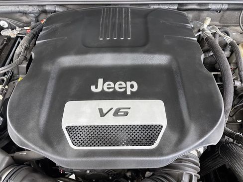 Used 2016 Jeep Wrangler Unlimited Sahara AWD/4WD image 25