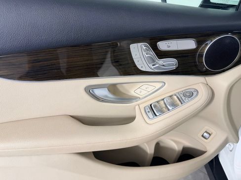 Used 2021 Mercedes-Benz GLC 300 4MATIC image 13