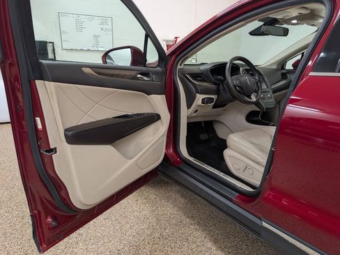 Used 2019 Lincoln MKC Reserve w/ MKC Technology Package AWD/4WD image 6