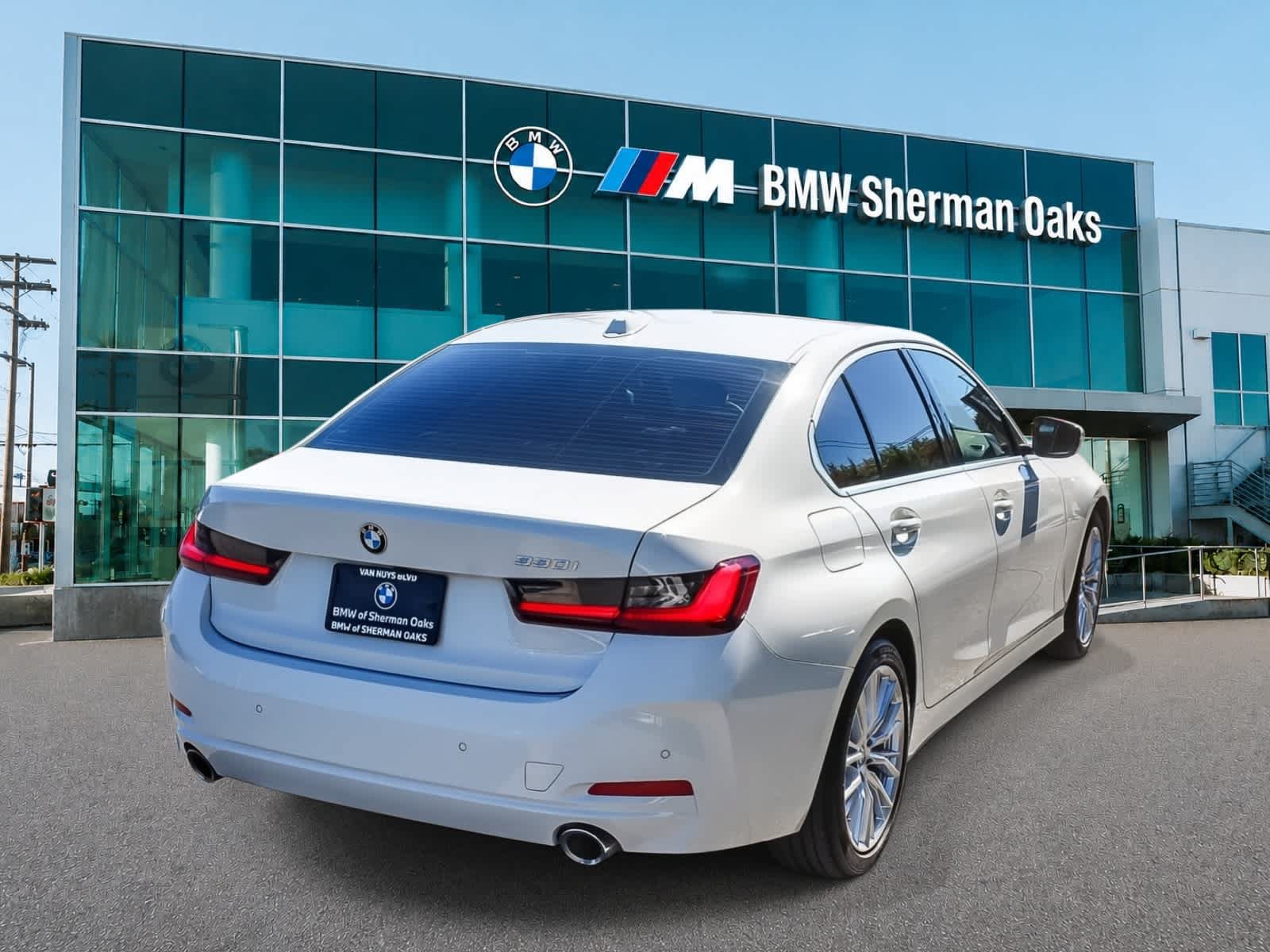 Used 2024 BMW 330i Sedan w/ Premium Package RWD image 8