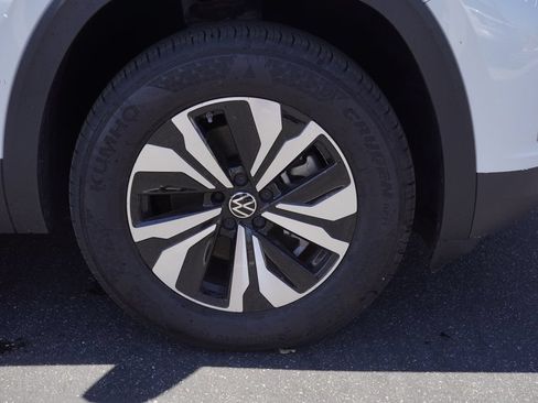 Used 2026 Volkswagen Atlas SE FWD image 4