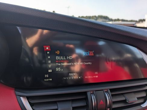 Used 2017 Alfa Romeo Giulia AWD image 23