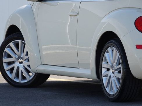 Used 2008 Volkswagen Beetle SE FWD image 25