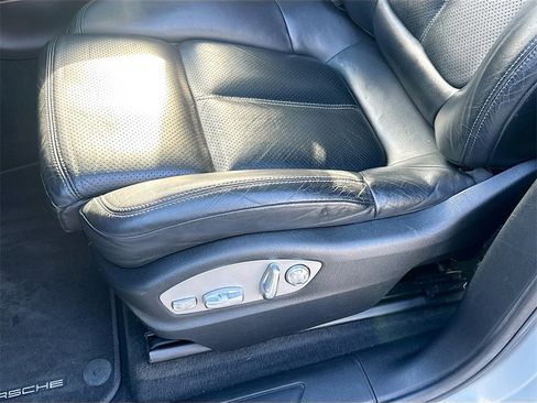 Used 2018 Porsche Macan image 20