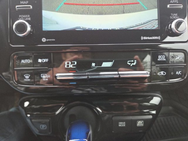 Used 2022 Toyota Prius LE FWD image 29