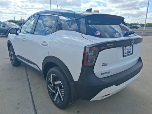 New 2026 Nissan Kicks SV w/ SV Premium Package FWD image 5