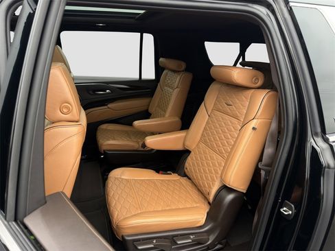 Used 2023 Cadillac Escalade ESV Premium Luxury image 13