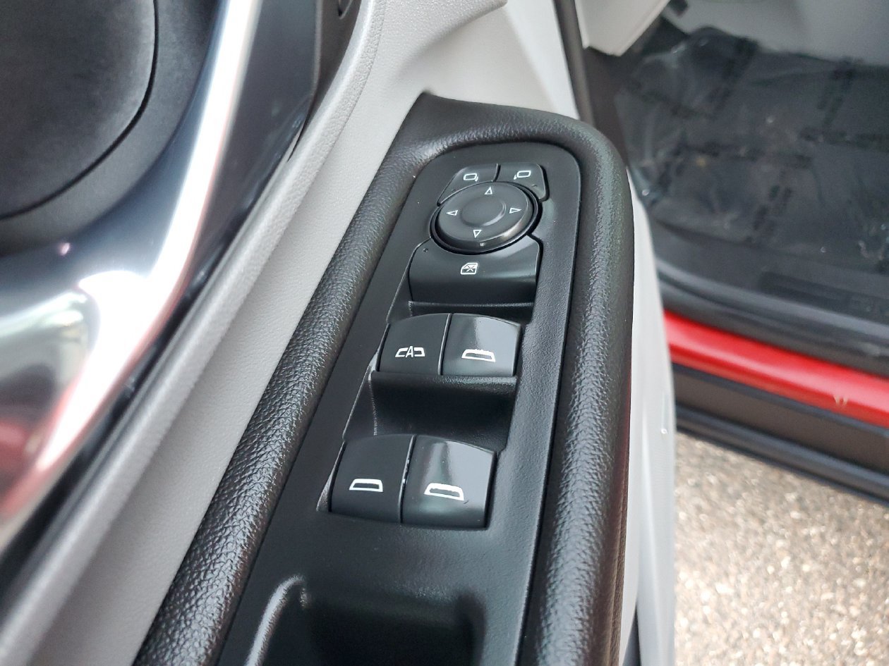 Used 2024 GMC Terrain SLT w/ Infotainment Package II FWD image 17