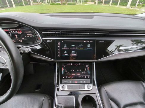 Used 2023 Audi Q8 Premium Plus w/ Premium Plus Package AWD/4WD image 9