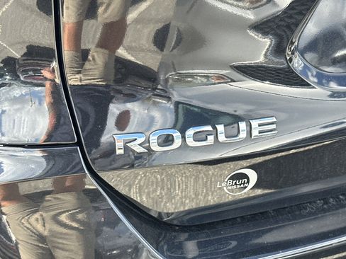 Used 2018 Nissan Rogue SV image 10