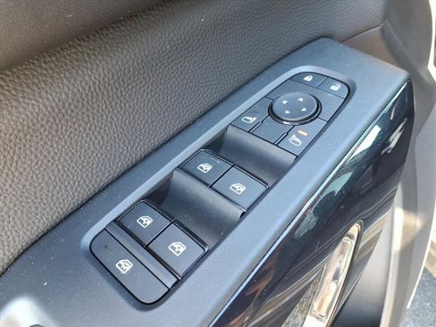 Used 2025 Nissan Pathfinder S image 8