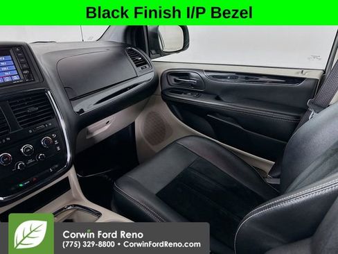 Used 2017 Dodge Grand Caravan SXT image 22