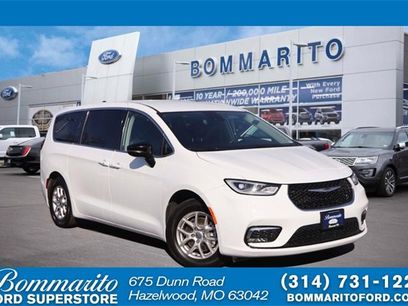 Used 2024 Chrysler Pacifica Touring-L