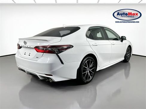 Used 2024 Toyota Camry SE image 2