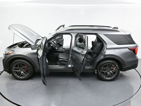 Used 2025 Ford Explorer ST-Line w/ Premium Package image 43