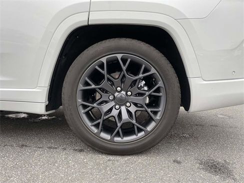 Used 2025 Jeep Grand Cherokee L Summit image 9