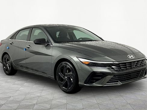 New 2026 Hyundai Elantra SEL Sport FWD image 3