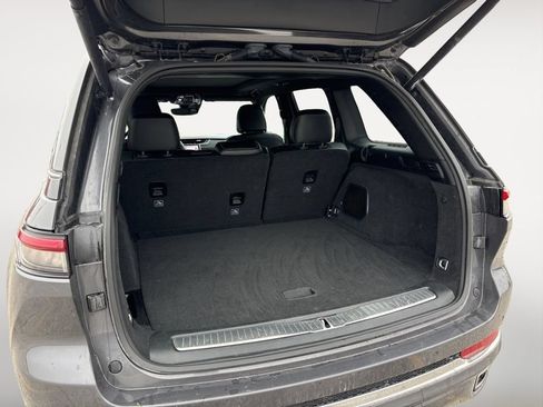 Used 2023 Jeep Grand Cherokee Overland AWD/4WD image 12
