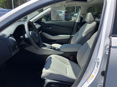 Used 2025 Honda Accord SE image 16