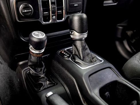 Used 2022 Jeep Wrangler Unlimited Sport AWD/4WD image 27