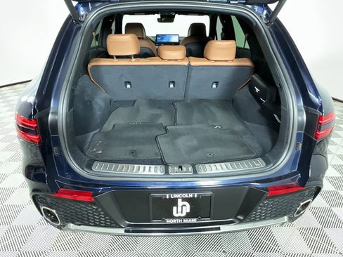 Used 2023 Genesis GV70 2.5T w/ Advanced Package image 27