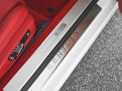 Used 2024 Bentley Continental GT image 31