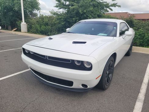 Used 2018 Dodge Challenger SXT RWD image 3