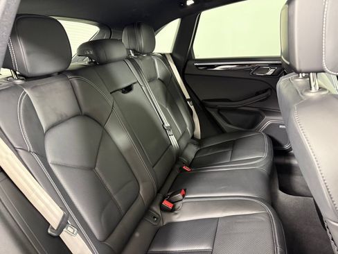 Certified 2023 Porsche Macan S AWD/4WD image 18