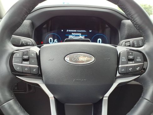 Used 2025 Ford Explorer Platinum w/ Ultimate Package AWD/4WD image 22