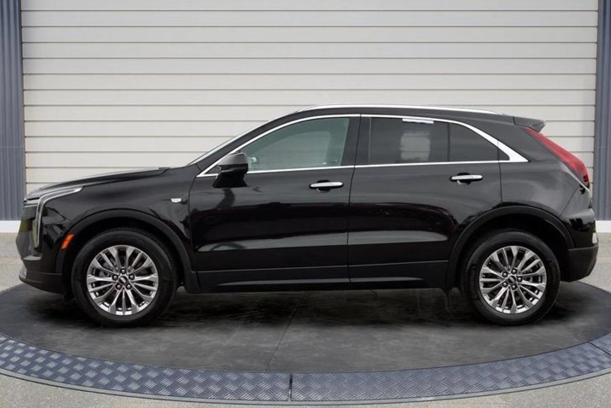 Used 2024 Cadillac XT4 Premium Luxury AWD/4WD image 4