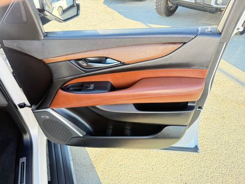 Used 2019 Cadillac Escalade Premium Luxury image 17