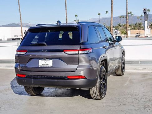 New 2025 Jeep Grand Cherokee Altitude image 8