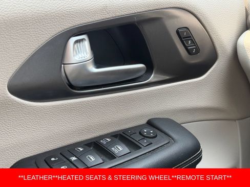 Used 2024 Chrysler Pacifica Touring-L FWD image 23