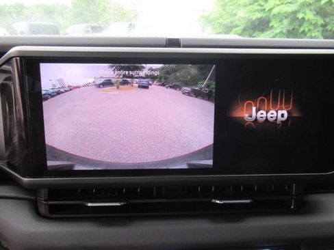 Certified 2025 Jeep Wrangler Unlimited Sahara w/ Safety Group AWD/4WD image 29