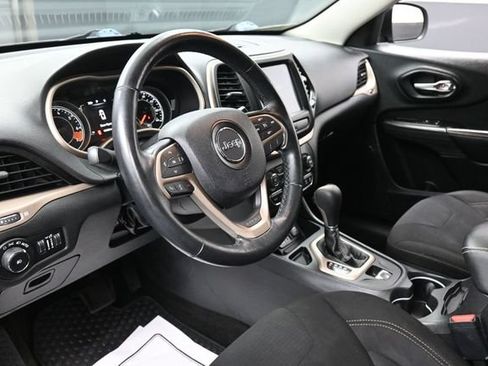 Used 2015 Jeep Cherokee Latitude w/ Cold Weather Group FWD image 14