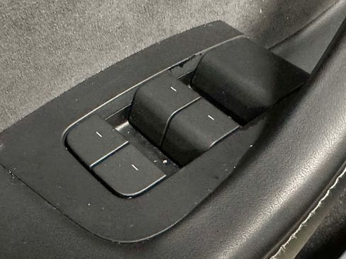 Used 2024 Tesla Model Y Performance AWD/4WD image 19
