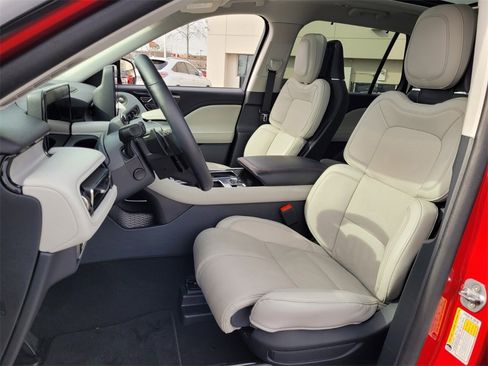 Used 2025 Lincoln Aviator Reserve w/ Equipment Group 201A image 5