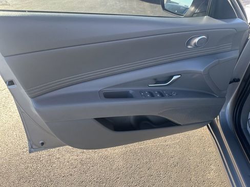 Used 2025 Hyundai Elantra SEL image 11